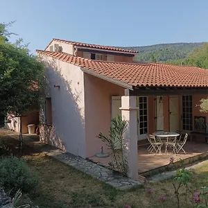 https://villa-provencale-au-calme-entouree-de-verdure.fr-provencehotel.com