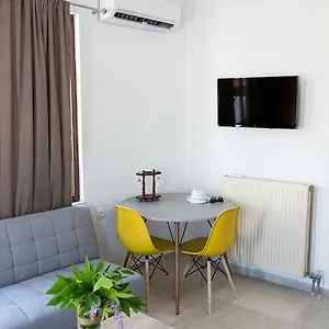 https://happy-suite.rethymnohotels.net